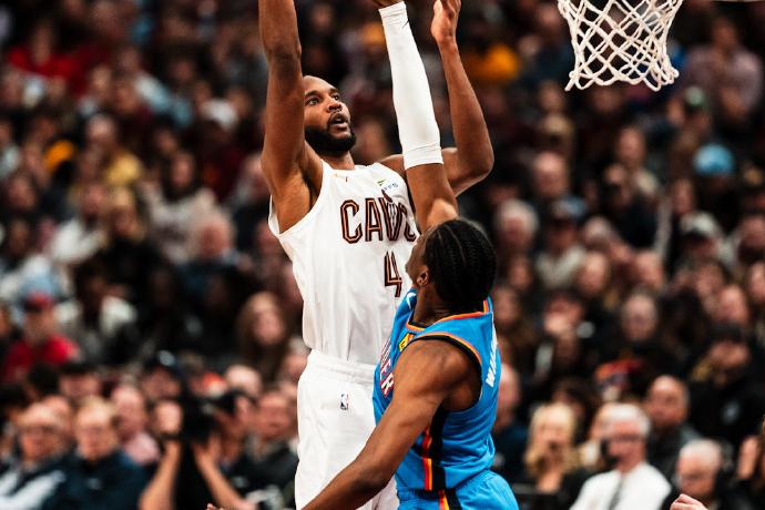 NBA官方实力榜：雷霆压凯尔特人居首 湖人杀进前五